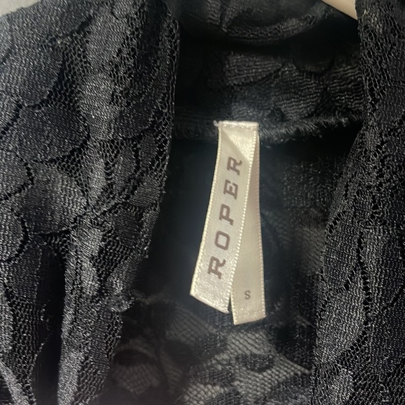 Black roper long sleeve lace top - Picture 2 of 2